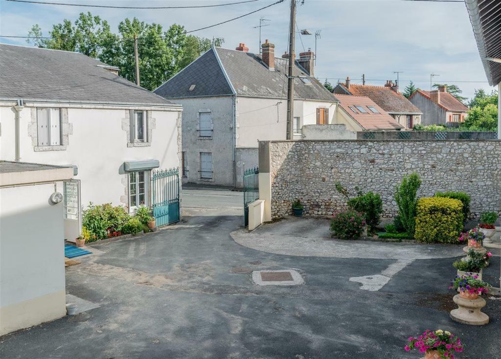 Hotel Du Cygne De La Croix Blanche Lailly-en-Val エクステリア 写真